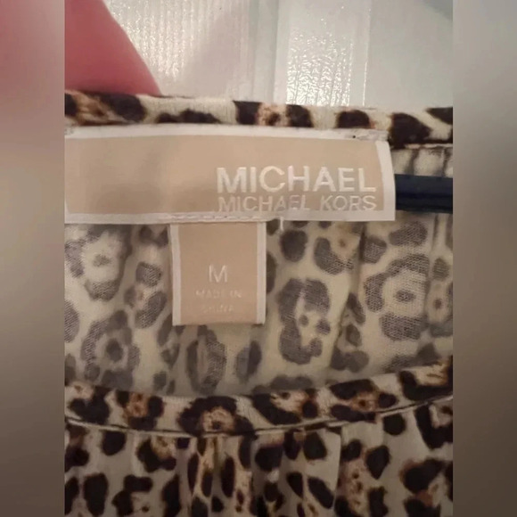 Michael Kors Women’s Dress Shirt. - Picture 4 of 5